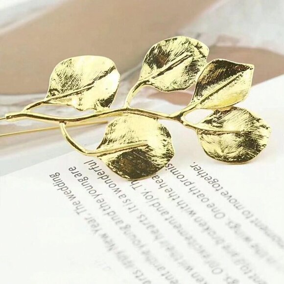 Gold Women's Long Exaggerated Retro Metallic Leaf Hook Earrings - Picture 5 of 5